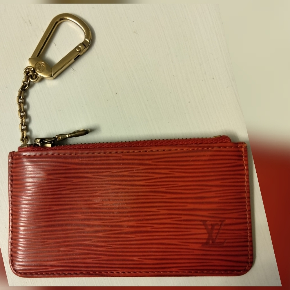 💯 Authentic Louis Vuitton Red Key Pouch